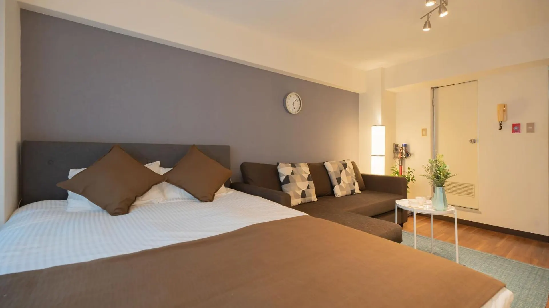 新宿歌舞伎町new Design Apartment！駅3分钟！最大5人可！無料モバイルwi-Fi！ Tokyo Apartment